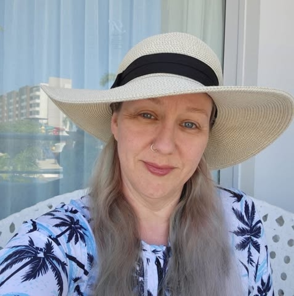 Meet your Posher, Leslie